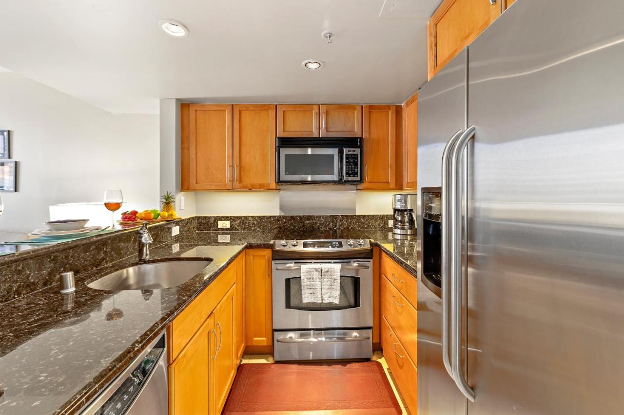 Renovated With City View At Aqua Palms Waikiki Honolulu Exterior photo
