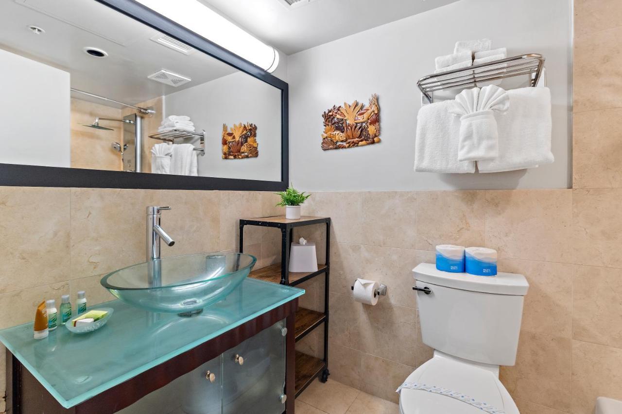 Renovated With City View At Aqua Palms Waikiki Honolulu Exterior photo