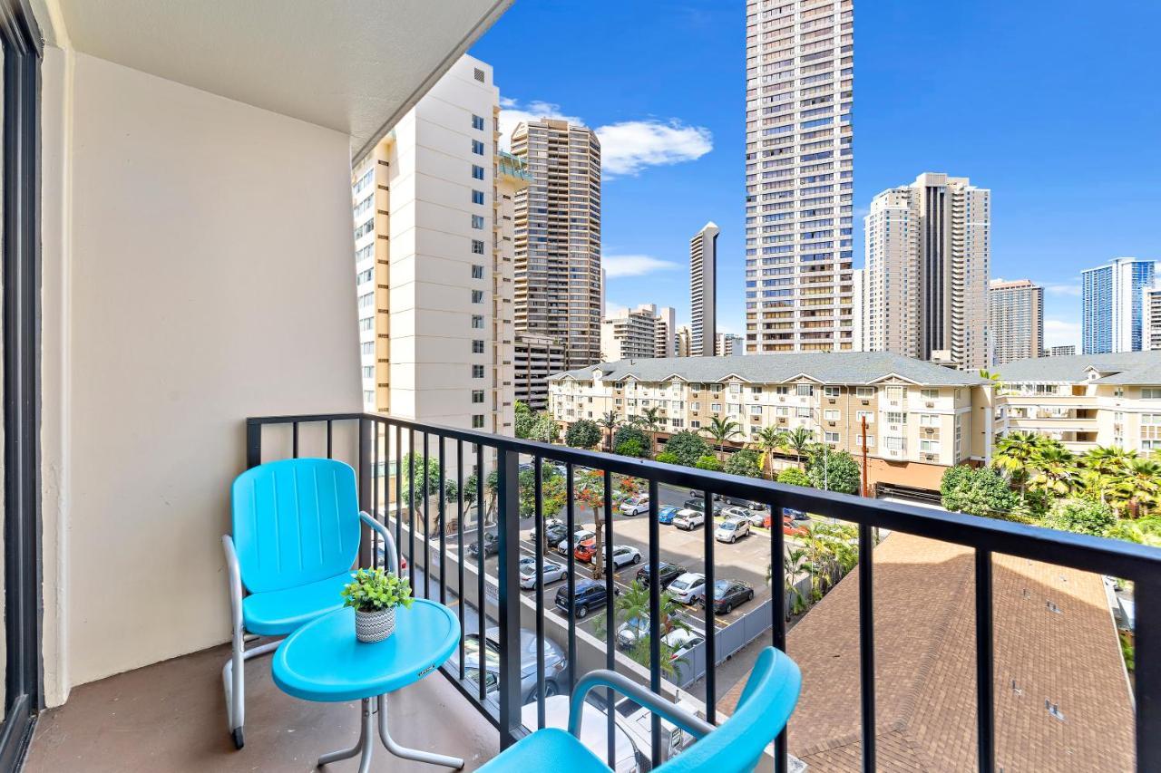 Renovated With City View At Aqua Palms Waikiki Honolulu Exterior photo