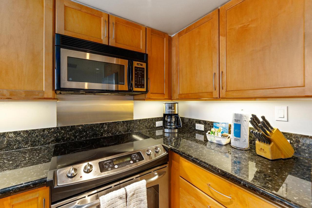 Renovated With City View At Aqua Palms Waikiki Honolulu Exterior photo