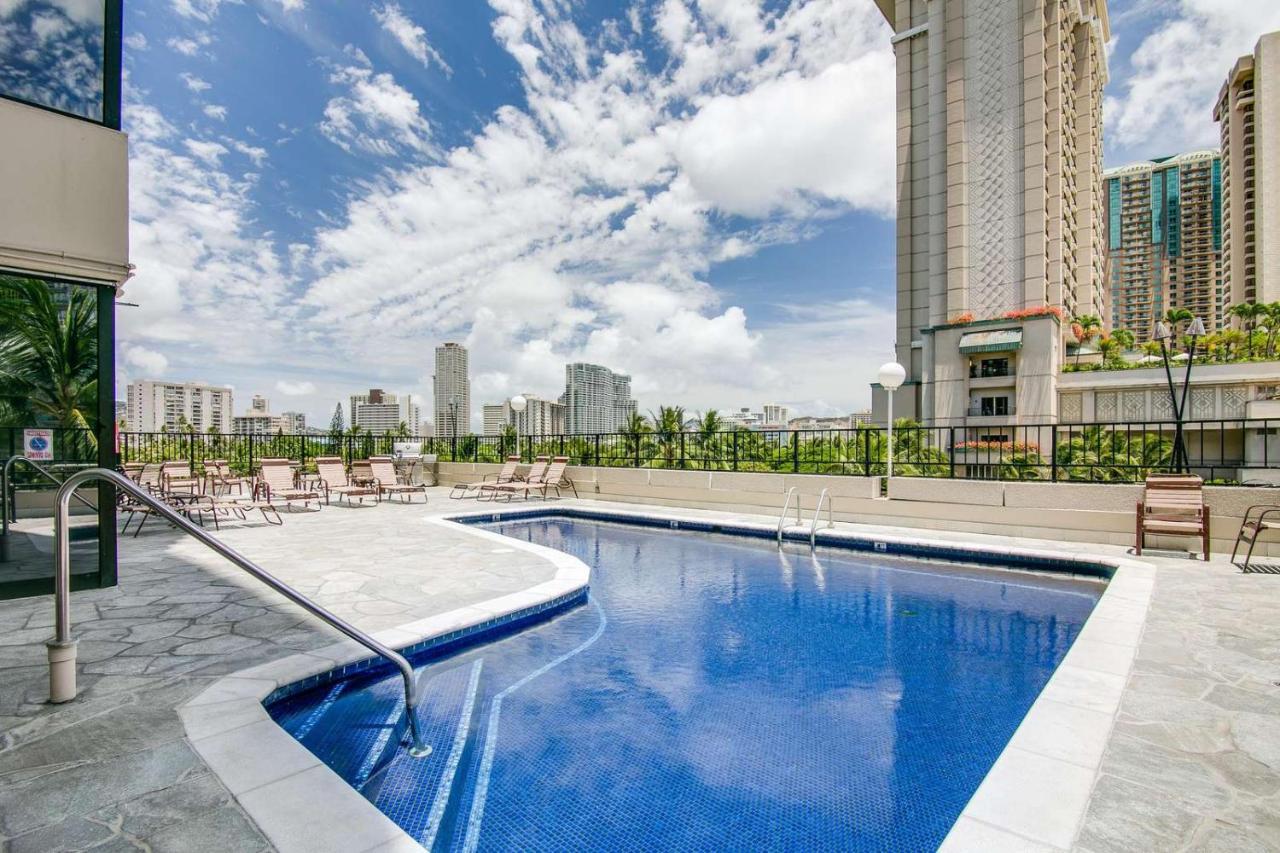 Renovated With City View At Aqua Palms Waikiki Honolulu Exterior photo